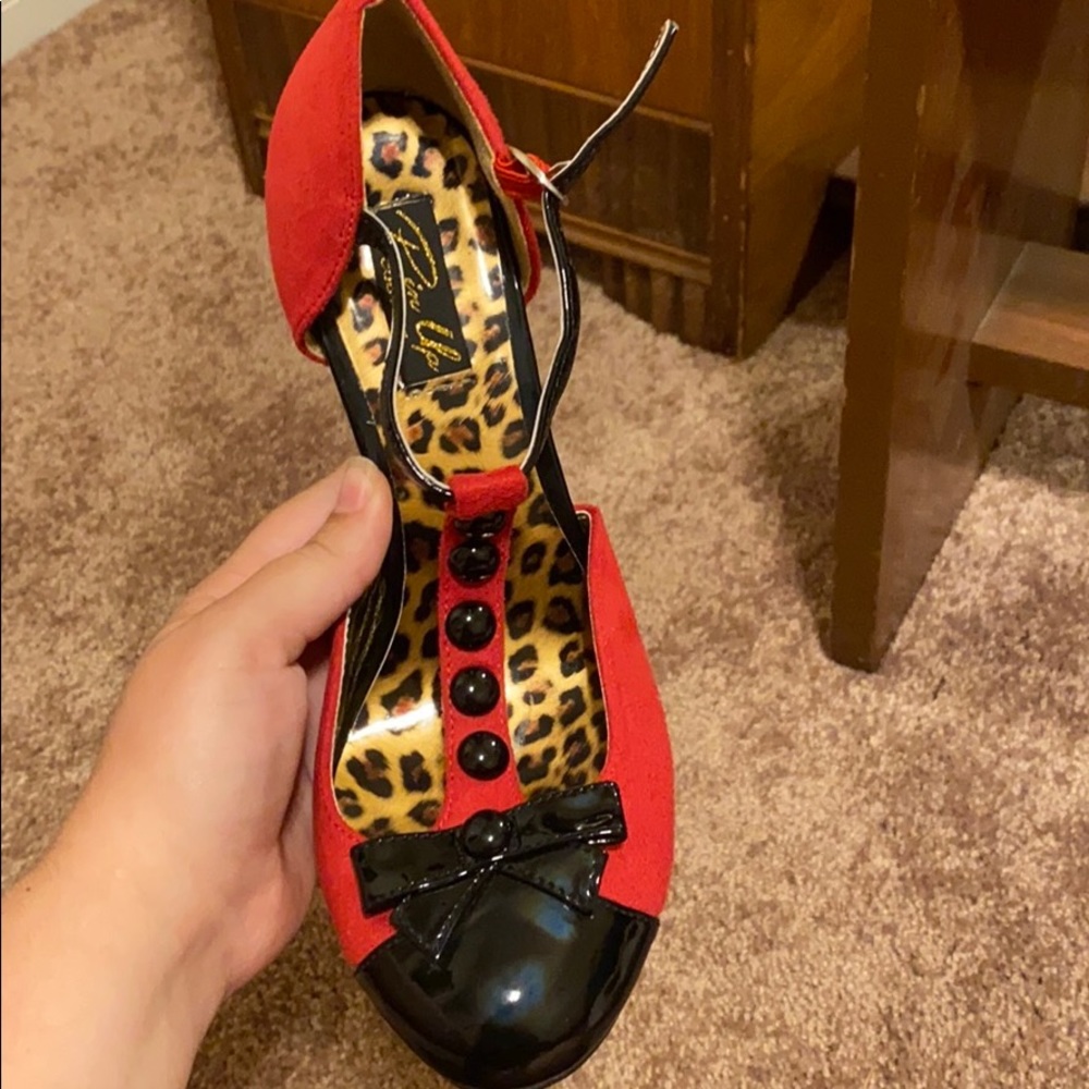 Pinup cloture heels